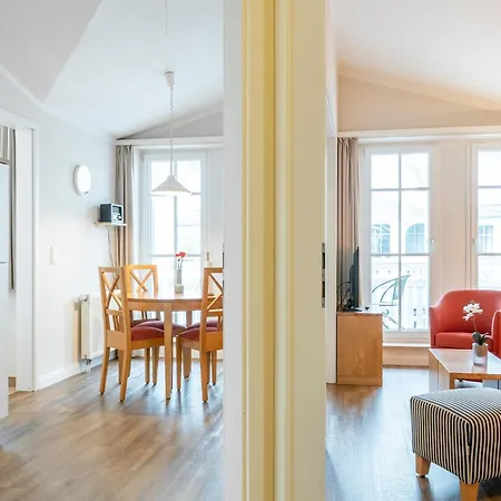 Apartment Geschmackvoll Eingerichtete Mit Grossem Balkon In