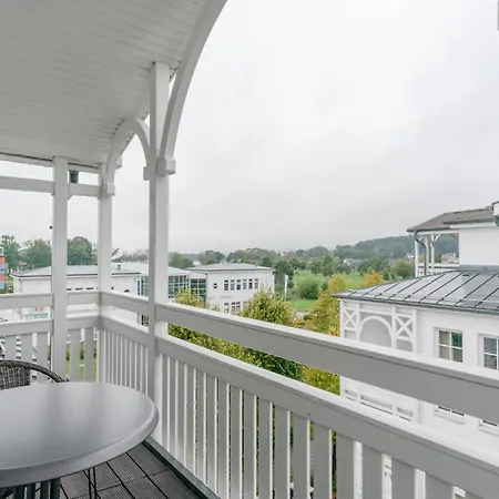 Apartment Geschmackvoll Eingerichtete Mit Grossem Balkon In *