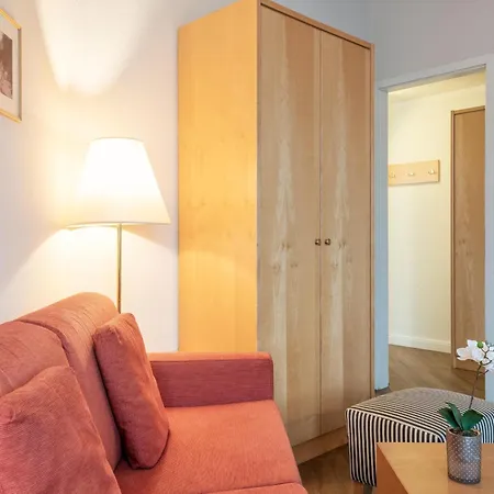 Geschmackvoll Eingerichtete Mit Grossem Balkon In Apartment *