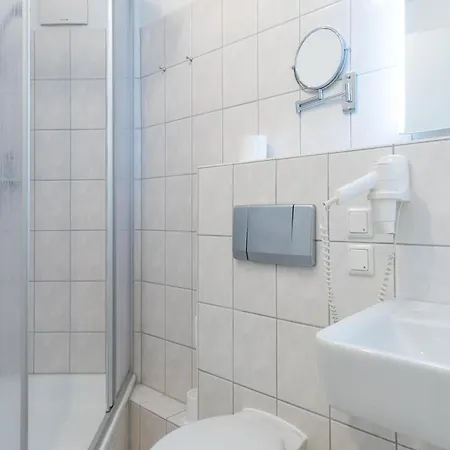 Apartment Geschmackvoll Eingerichtete Mit Grossem Balkon In